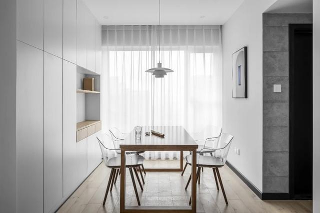 [裝修案例]117平米黑白灰的現(xiàn)代簡約風(fēng)格 開放式廚房設(shè)計(jì) 純凈舒適的時(shí)尚空間