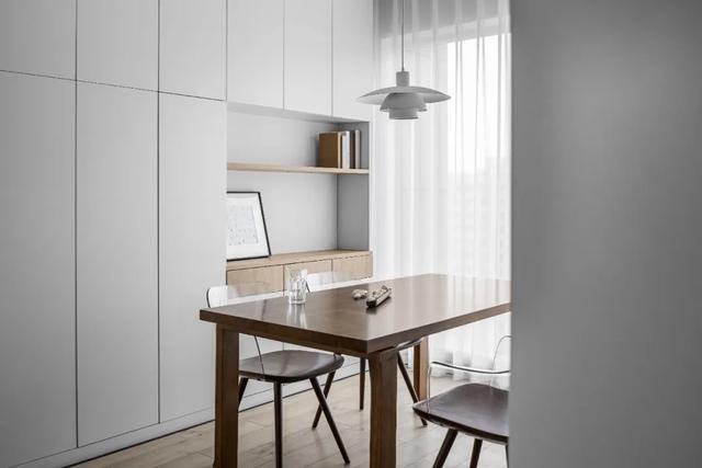 [裝修案例]117平米黑白灰的現(xiàn)代簡約風(fēng)格 開放式廚房設(shè)計(jì) 純凈舒適的時(shí)尚空間