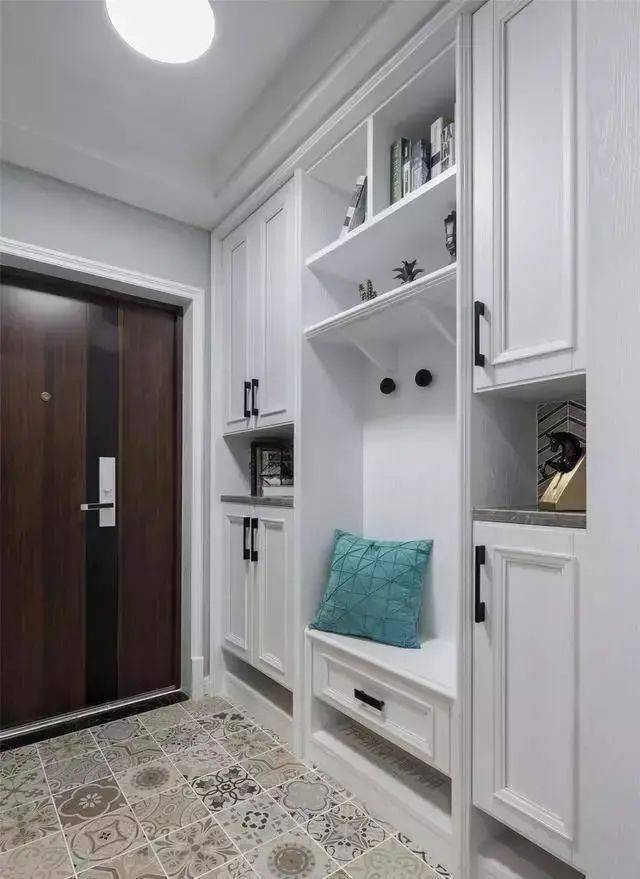 玄關(guān)怎么設(shè)計(jì)比較好看實(shí)用?鞋柜換鞋凳成標(biāo)配 收納功能更是強(qiáng)大 玄關(guān)怎么設(shè)計(jì)比較好看實(shí)用?鞋柜換鞋凳成標(biāo)配 收納功能更是強(qiáng)大